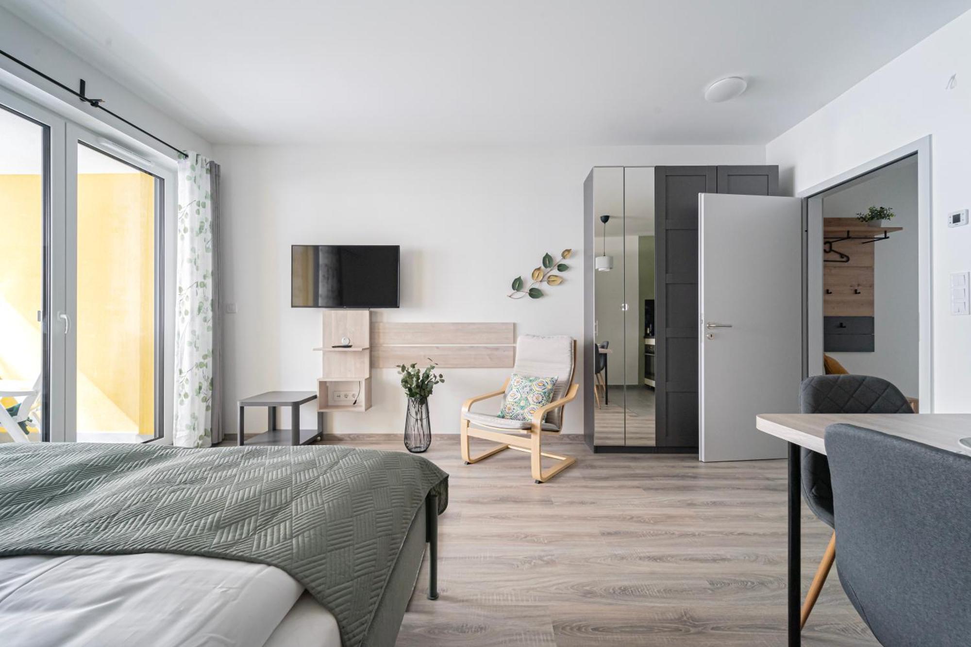 Westside Garden Apartments By Urbanrent Budapeste Exterior foto